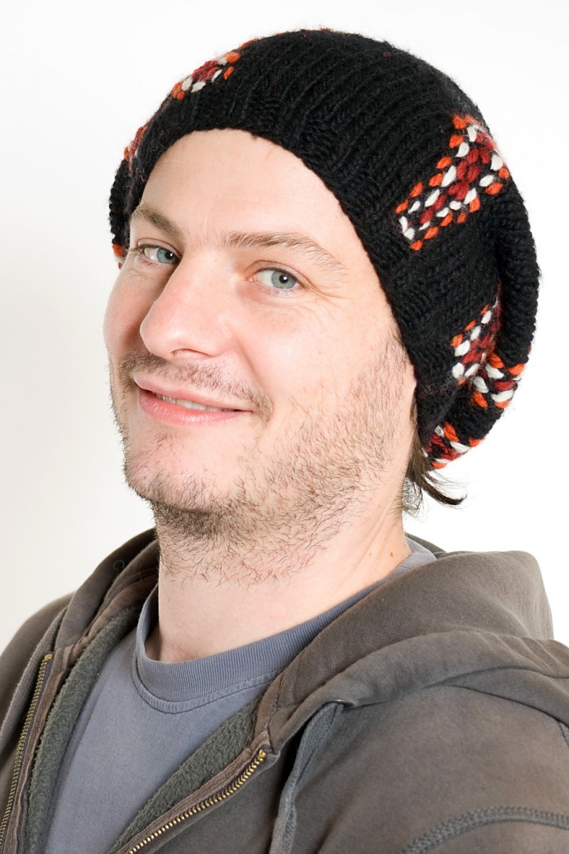Hand-Knitted Merino Wool Flop Hat – Octopus, Black/Red