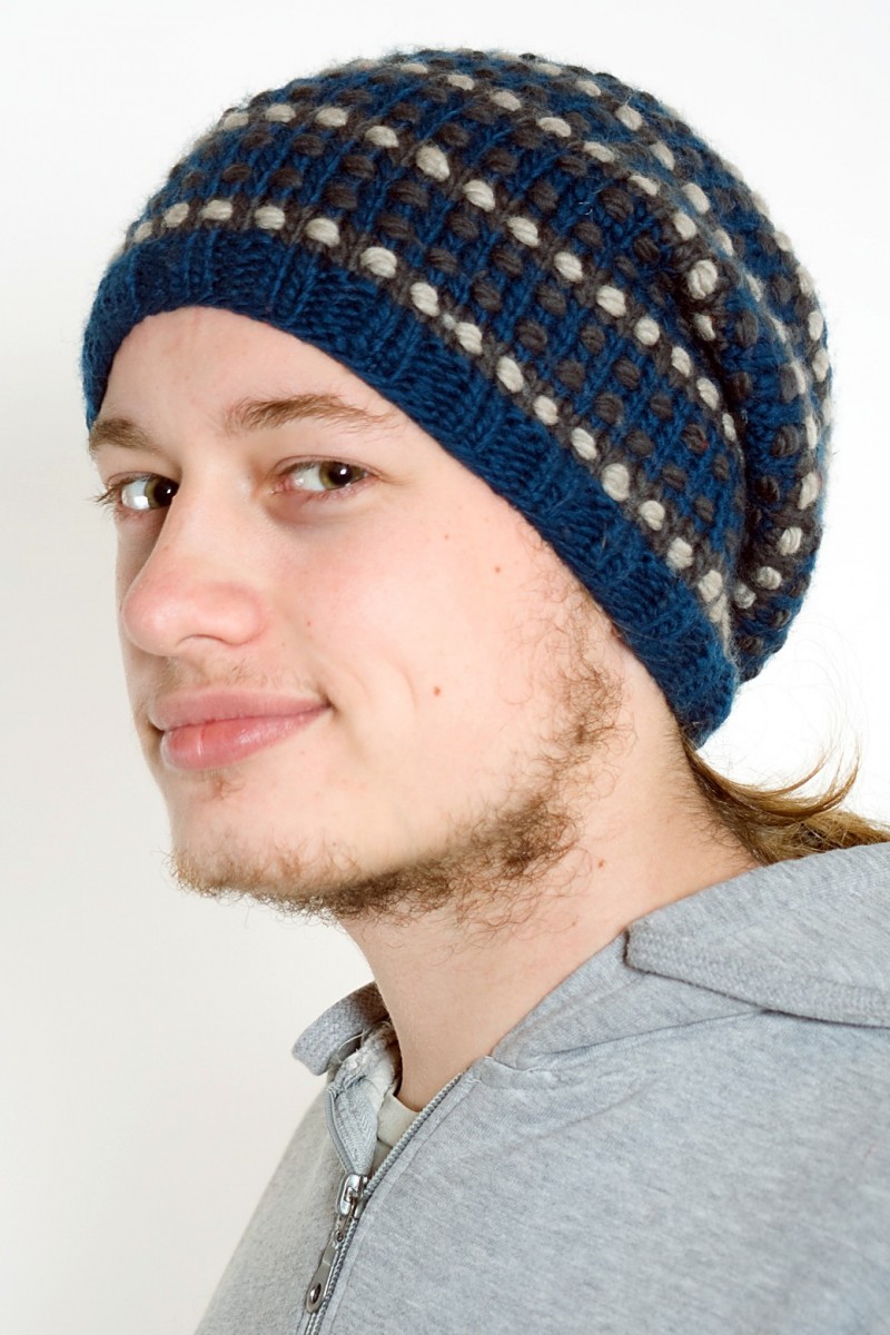 Handgestrickte Slouch-Mütze aus Merinowolle – Step, Petrol/Dunkelgrau