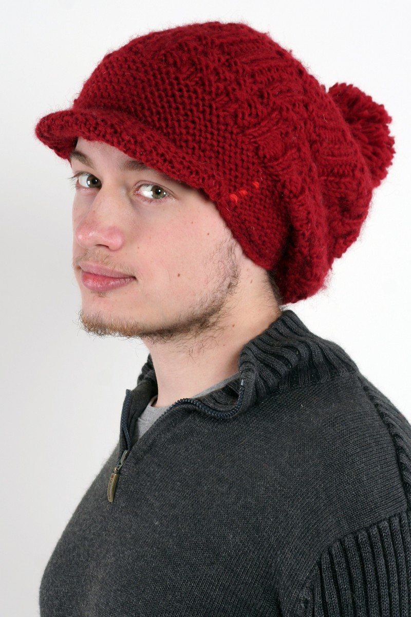 Handgestrickte Slouch-Bommelmütze mit Schirm aus Lammwolle – 3 Sisters, Rot