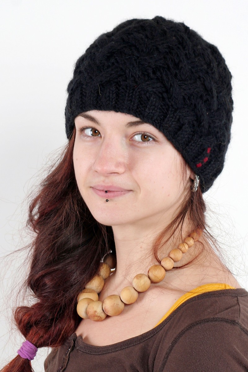 Hand-Knitted Lambswool Short Beanie – X-Pattern, Black