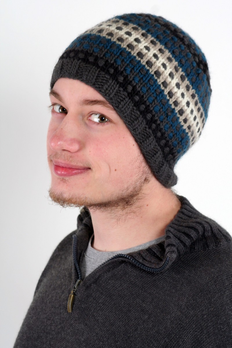 Handgestrickte kurze Beanie aus Merinowolle – Step, Rainbow Sky