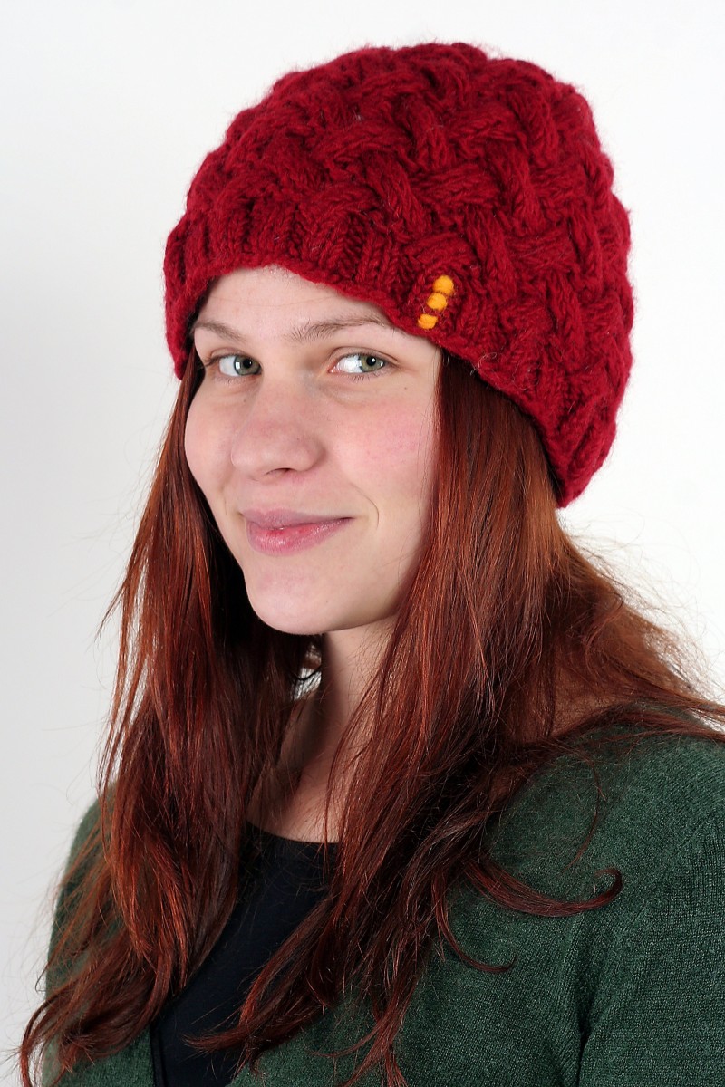Hand-Knitted Lambswool Short Beanie – X-Pattern, Red