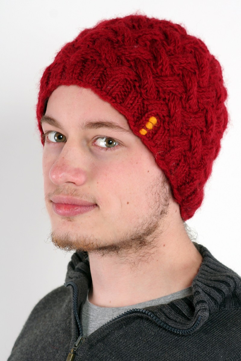 Hand-Knitted Lambswool Short Beanie – X-Pattern, Red