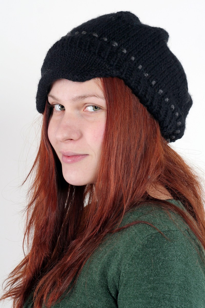 Hand-Knitted Merino Wool Brim Beret – 1 Dot, Black/Dark Grey