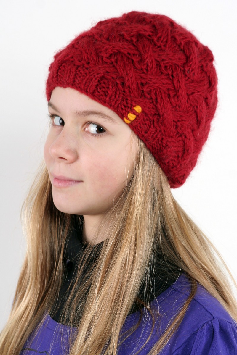 Hand-Knitted Lambswool Short Beanie – X-Pattern, Red