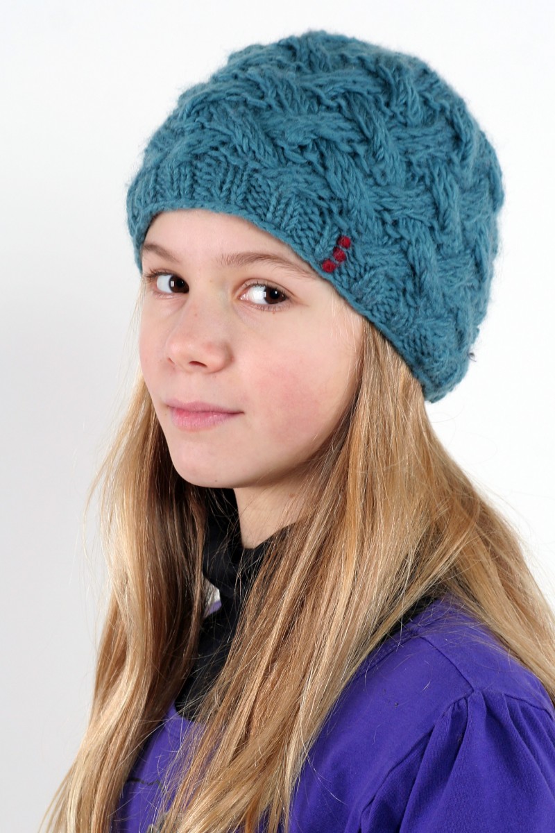 Handgestrickte kurze Beanie aus Lammwolle – X-Muster, Hellpetrol