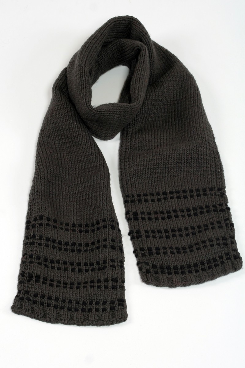 Hand-Knitted Merino Wool Scarf – Dot, Dark Grey/Black