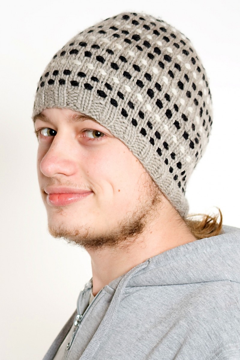 Hand-Knitted Merino Wool Short Beanie – Step, Grey/White
