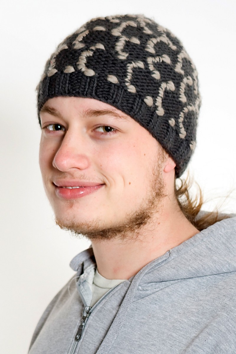 Handgestrickte kurze Beanie aus Merinowolle – Quadrat, Dunkelgrau/Hellgrau