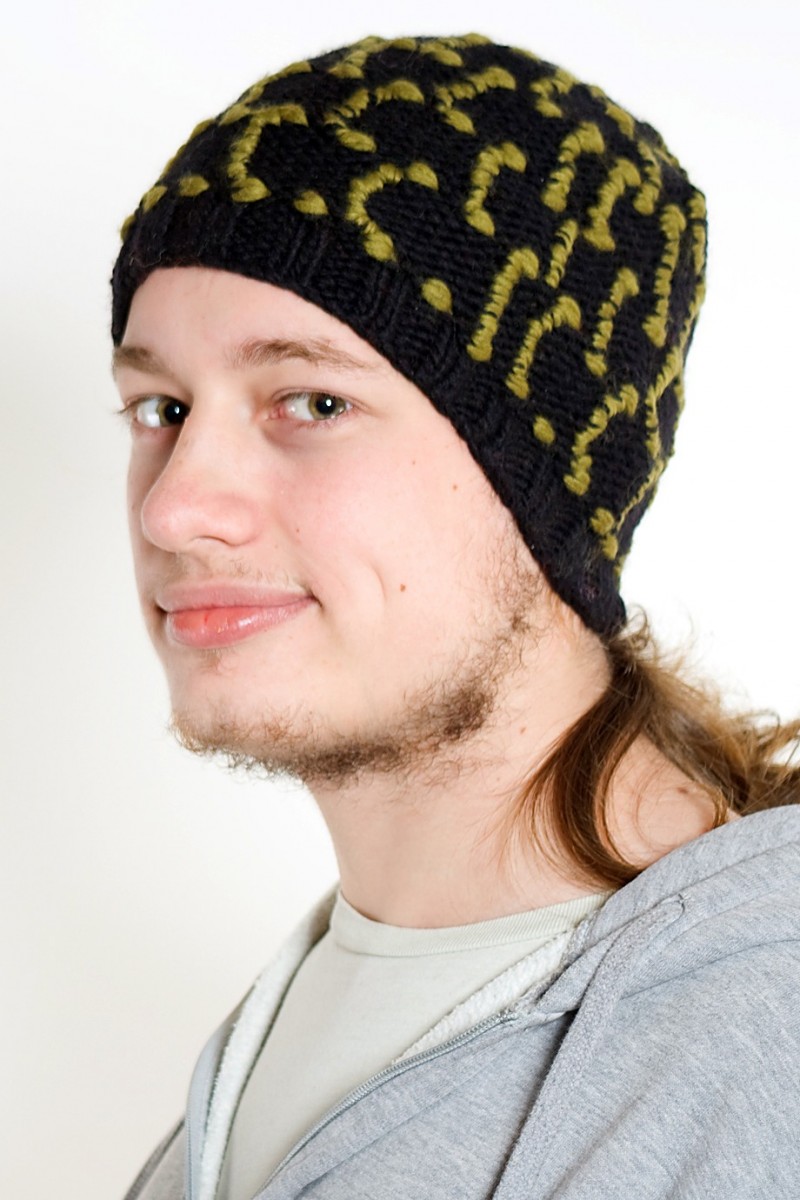 Handgestrickte kurze Beanie aus Merinowolle – Quadrat, Schwarz/Khaki