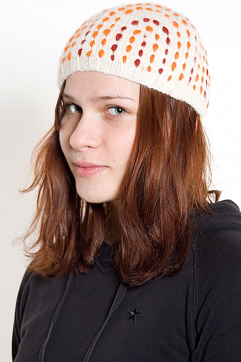 Hand-Knitted Merino Wool Short Beanie – Urchin, White/Red