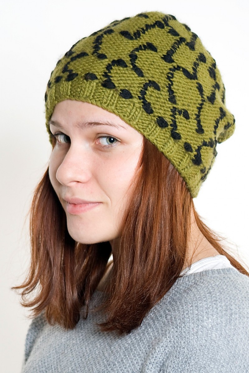 Hand-Knitted Merino Wool Short Beanie – Square, Khaki/Black