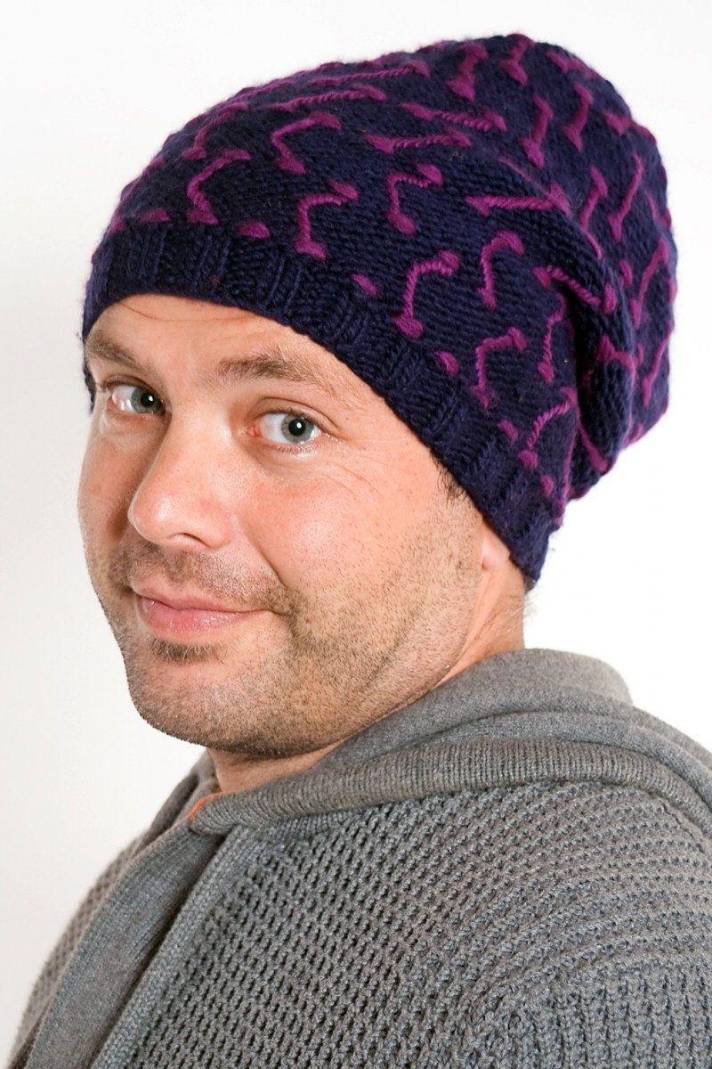 Handgestrickte Doppel-Slouch-Mütze aus Merinowolle – Quadrat, Blau/Lila
