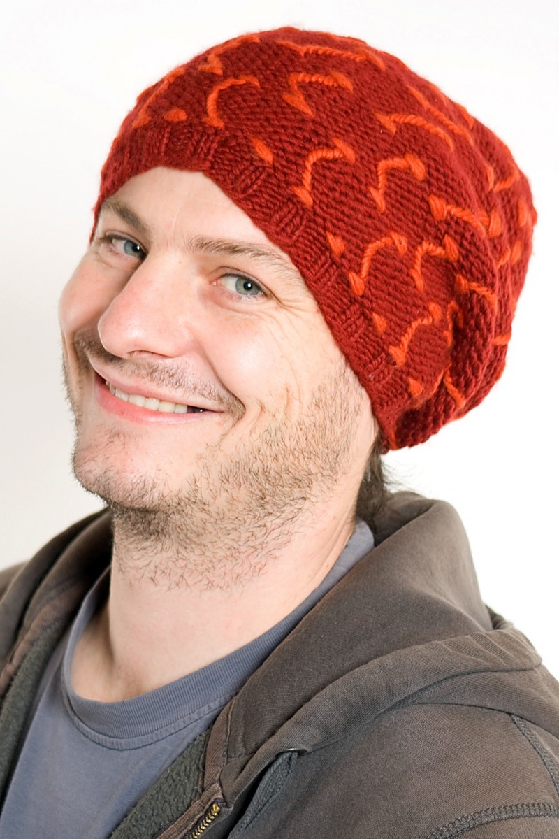 Handgestrickte Doppel-Slouch-Mütze aus Merinowolle – Quadrat, Rot/Orange