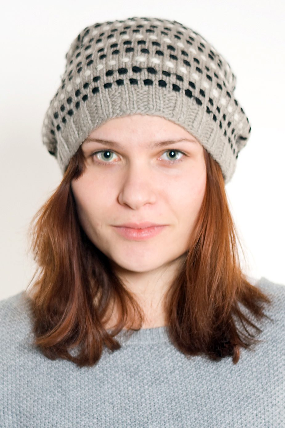 Hand-Knitted Merino Wool Flop Hat – Step, Light Grey/Black