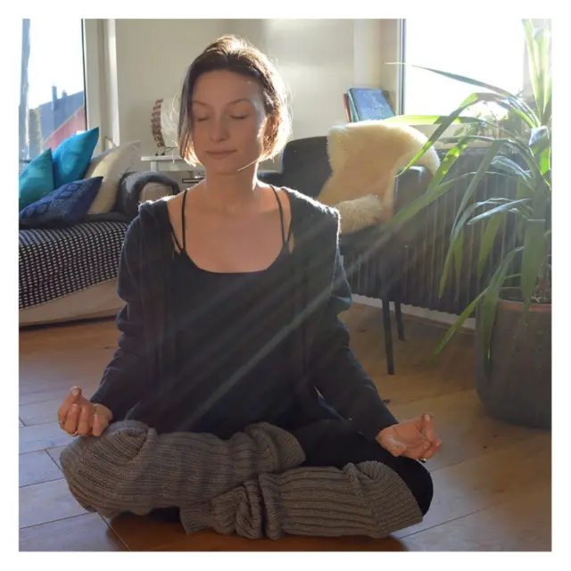 Sunshiny winter day perfect for yoga... . . . . #pashin’ #pashinclothing #wearyourpashin #handmade #handknit #wool #warm