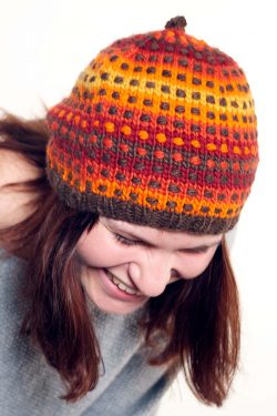 BEANIE SHORT HAT STEP RAINBOW FIRE (N10)