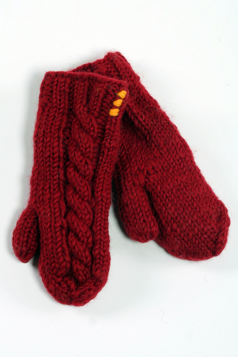 RED CABLE MITTENS