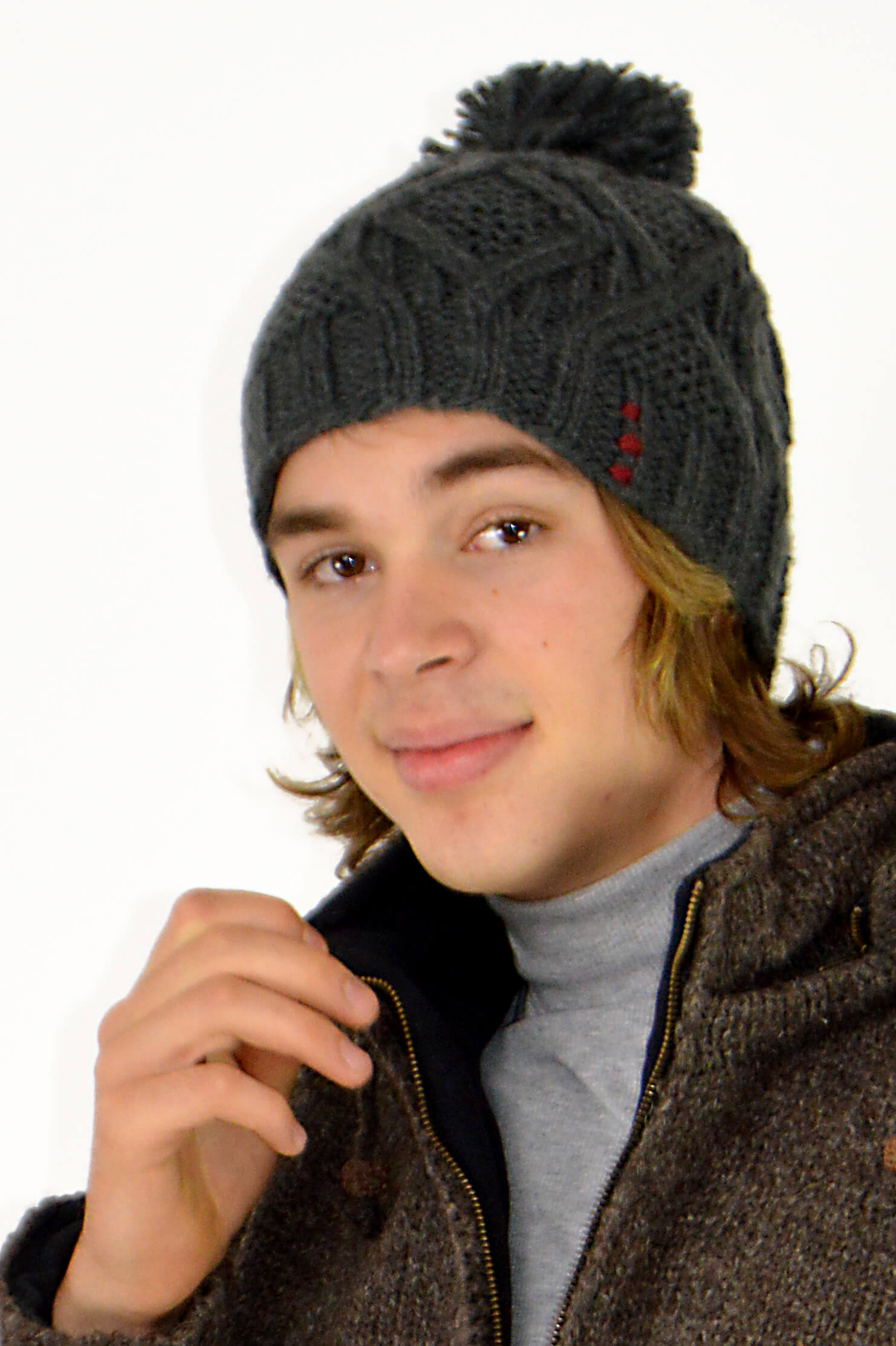 SHORT POMPOM HAT DNA DARK GREY (BGX7) - Image 3
