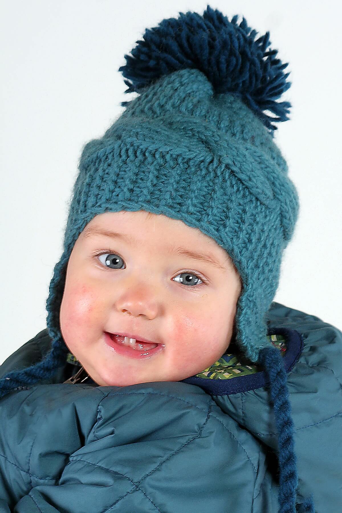 BABY EARFLAP POMPOM MERINO HAT CABLE LIGHT PETROL/PETROL (AF6)